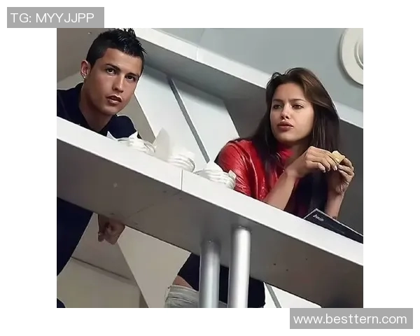 顶级足球明星背后的女人:他们的支持与爱情故事揭秘